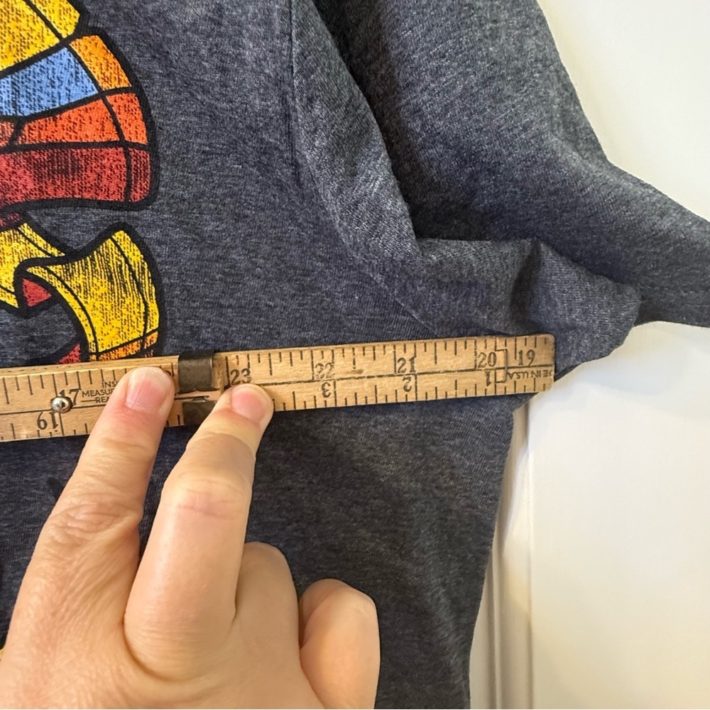 Warner Bros. Harry Potter Gray Tee with Colorful Crest - Picture 7 of 7